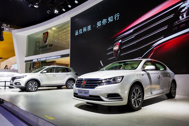 全新荣威950、荣威e950定义“高级轿车” 成都车展亮相售价16.88万起 互联网汽车上市一周年 系统升级带来颠覆式进化