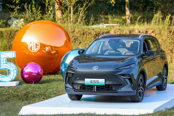 全球高标准纯电后驱SUV MG ES5宠你自在生活，增换购惊喜价9.99万元起